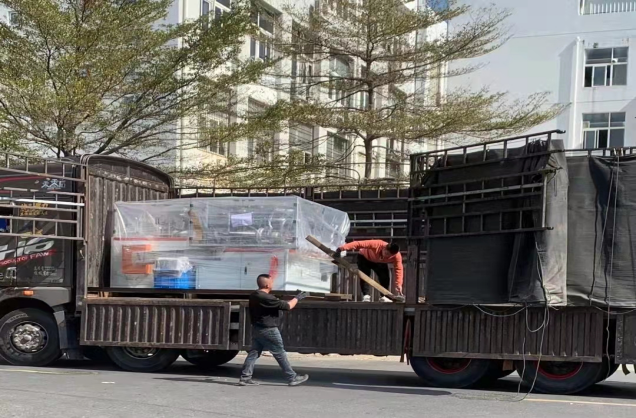 Thay đổi máy mới cho bát giấy trắng in