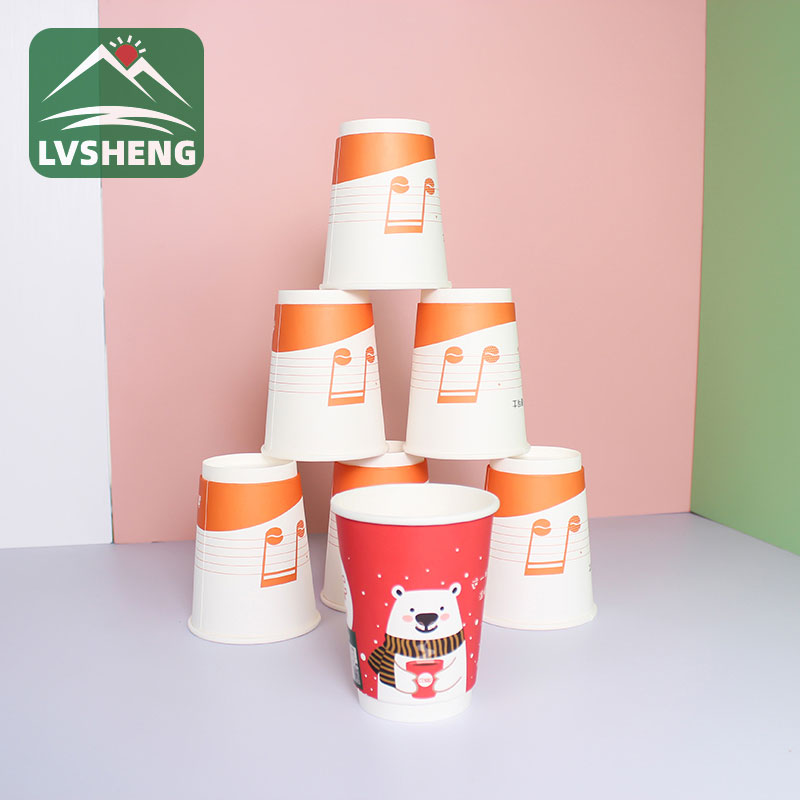 Sử dụng cốc giấy hàng ngày